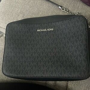 Micheal kors purse